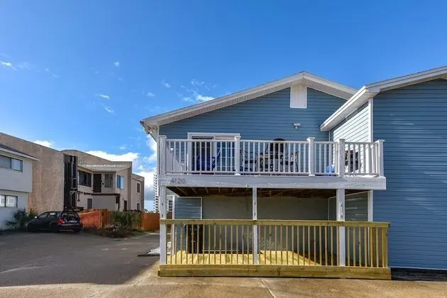 Feeling Tip'Sea by Book That Condo