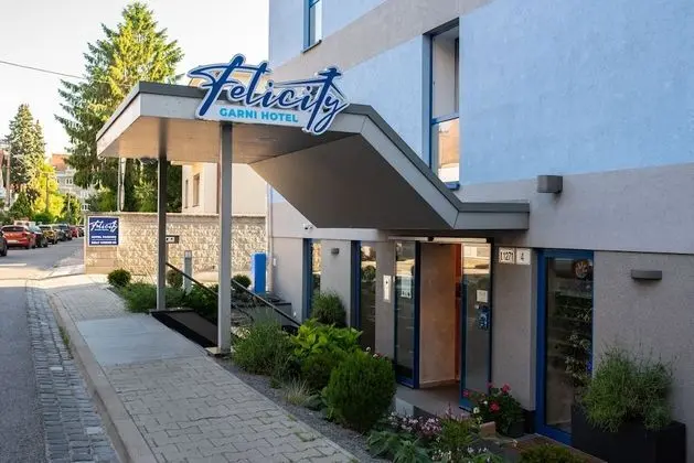 Felicity Garni Hotel