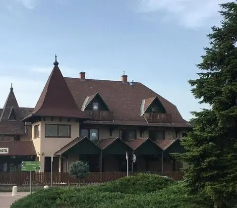 Fenyves Hotel - Dış Mekan