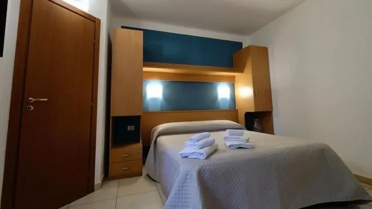 Ferienwohnung Ulivo mit Pool und Privatstrand