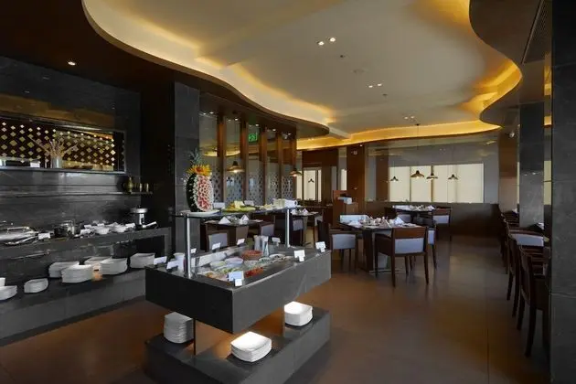 The Fern - An Ecotel Hotel, Vadodara - Yerinde Yemek