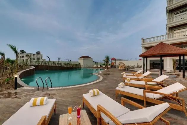 The Fern Sattva Resort Dwarka - Havuz