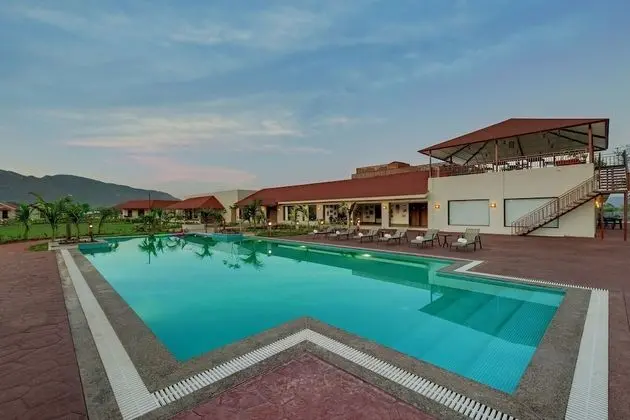 The Fern Sattva Resort - Polo Forest - Havuz