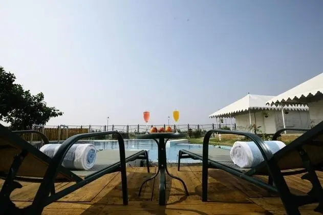 The Fern Seaside Luxurious Tent Resort - Havuz