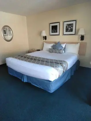 Ferrari’s Crown Motel