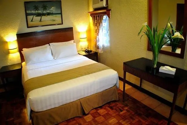 Fersal Hotel P Tuazon - Genel