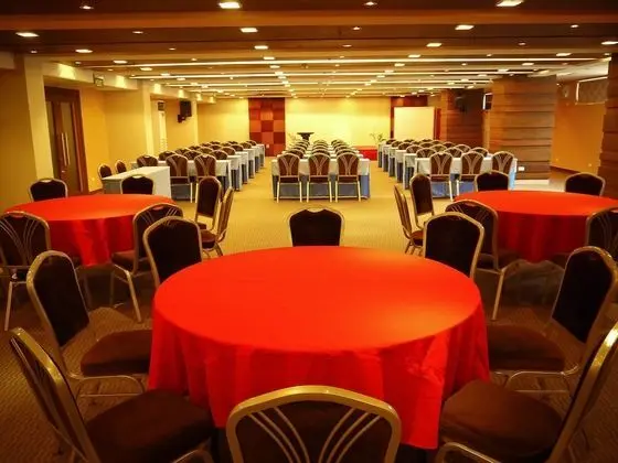 Fersal Hotel Puerto Princesa - Yerinde Yemek