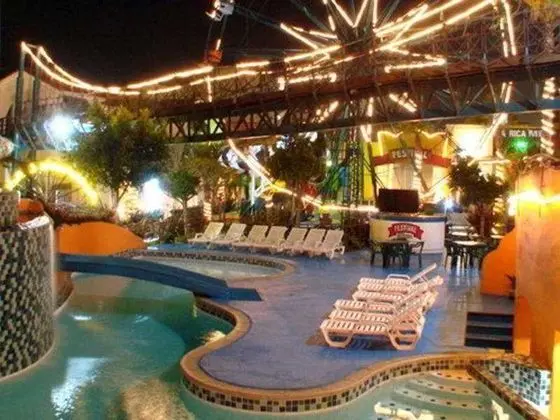 Festival Plaza Rosarito - Havuz