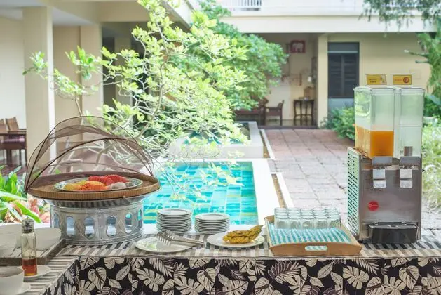 Feung Nakorn Balcony Rooms & Cafe