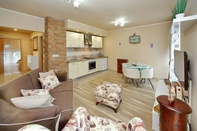 Few Steps From the Center - new and Modern Apartment for 4 Persons
