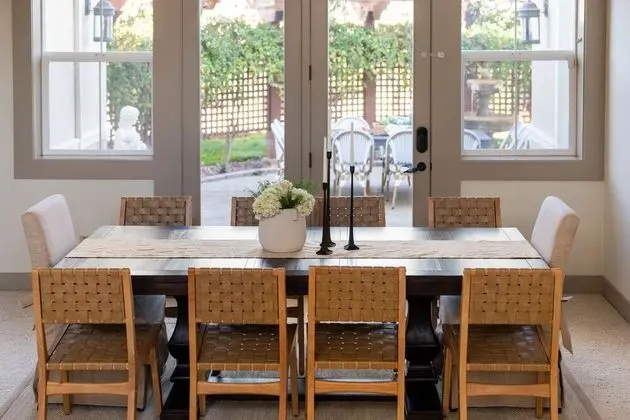 Fiano by Avantstay Centrally Located Haven w/ Stunning Courtyard & Pool Table - İç Mekan