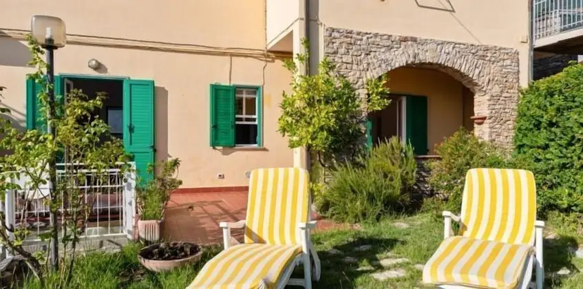 Fiascherino Apartment with Private Parking & Seaview