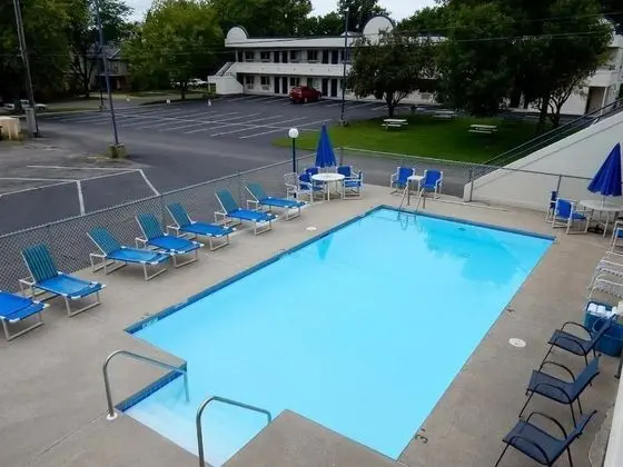 Fields Park Motel