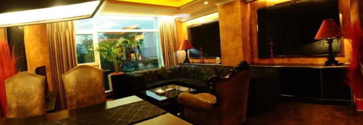 Fields Plaza Suites - Oda
