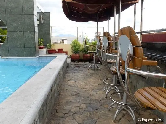 Fields Walking Street Hotel - Havuz