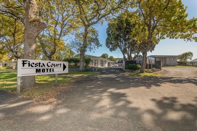 FIESTA COURT MOTEL