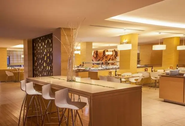 Fiesta Inn Aeropuerto Ciudad de Mexico - Yeme / İçme