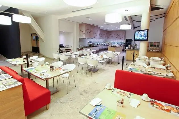 Fiesta Inn Insurgentes Viaducto - Yeme / İçme