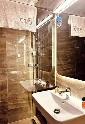 Fifty5 Suite Hotel
