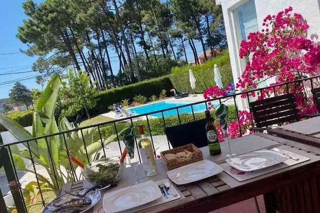 Fig Tree Family House w 4 Bedrooms, Garden & Pool