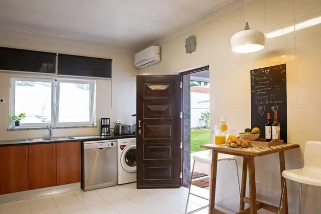 Fig Tree Family House w 4 Bedrooms, Garden & Pool - Mutfak