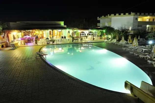 Fili Apartments - Havuz