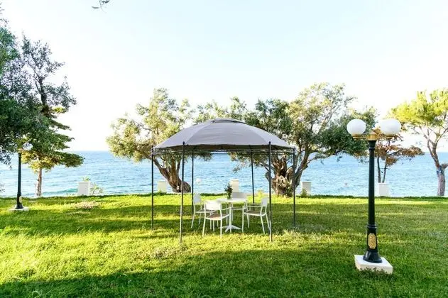 Villa Filoxenia - by the sea - up to 12 guests - Dış Mekan