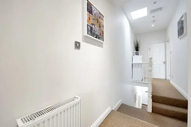 Finding My Palace in Tooting - İç Mekan