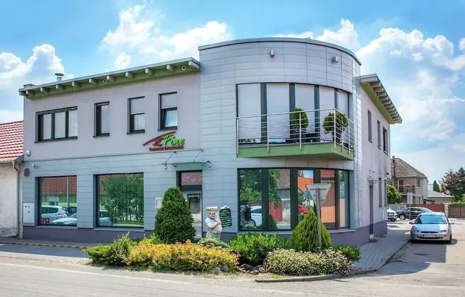 Fine Restaurant & Apartments