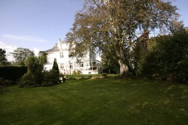 Fines Bayliwick Hotel