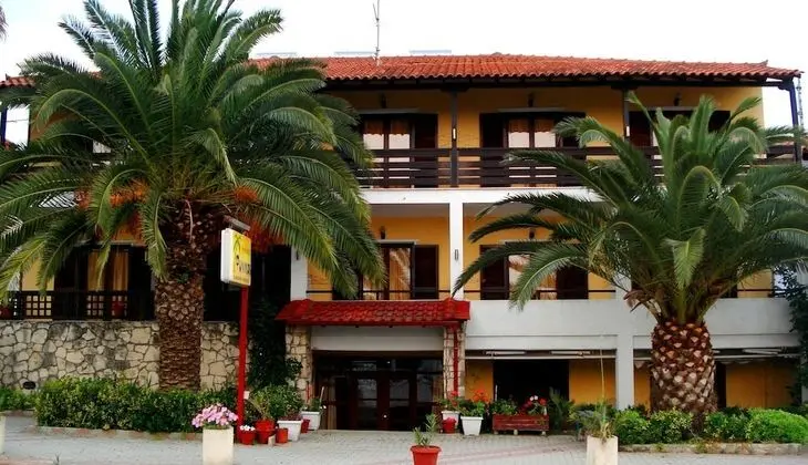 Finikas Apartments Polichrono