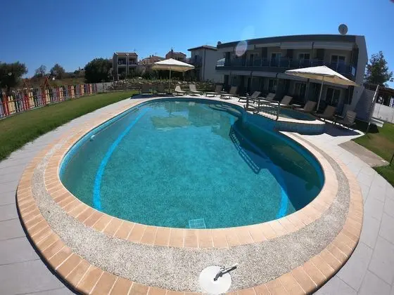 Finikas Garden Beach Resort Nikiti - Havuz