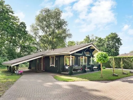Finnish Chalet with Private Garden & Sauna near Veluwe