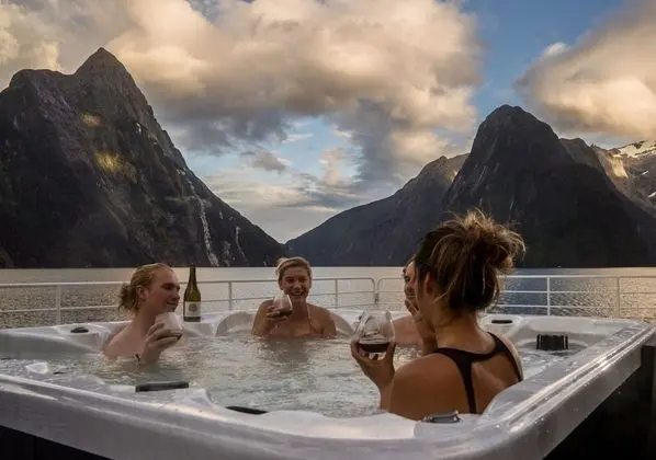 Fiordland Discovery - Havuz