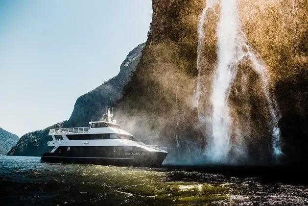 Fiordland Discovery - Öne Çıkan Resim