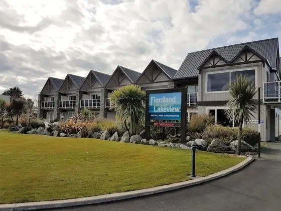 Fiordland Lakeview Motel and Apartments - Dış Mekan