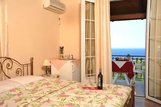Fiore Hill Sea View Studios