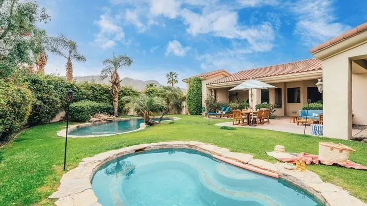 Firefly by Avantstay Spacious Villa w/ Pool, Hot Tub & Mountain Views Lic-067218, 5 bd - Havuz