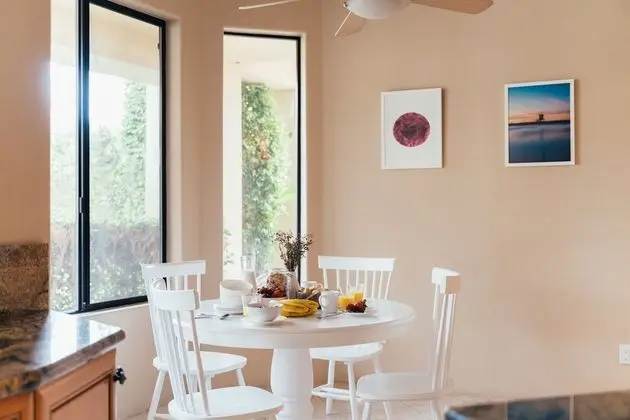 Firefly by Avantstay Spacious Villa w/ Pool, Hot Tub & Mountain Views Lic-067218, 5 bd - İç Mekan