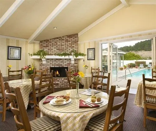 Fireside Inn on Moonstone Beach
