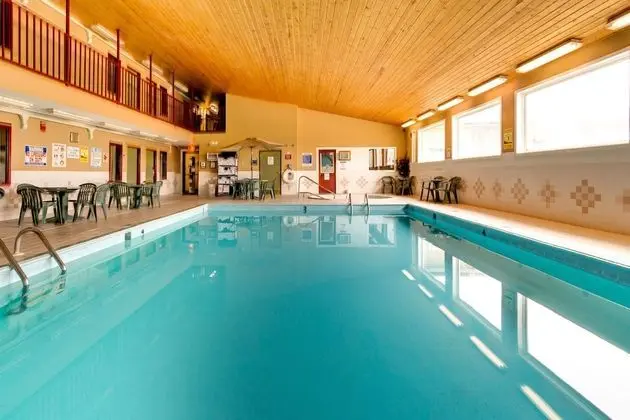 Fireside Inn & Suites - Havuz