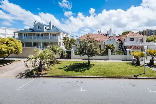 First Avenue Guesthouse