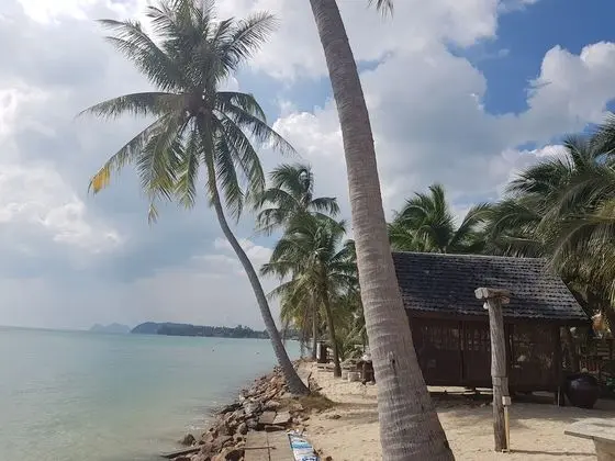 First Villa Beach Resort - Plaj