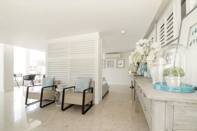 First Choice Suites by the Sea - Lobi