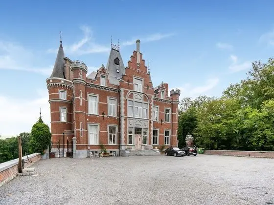 First Floor of a Magnificent Castle With Wellness, Large Park and zip Line - Öne Çıkan Resim