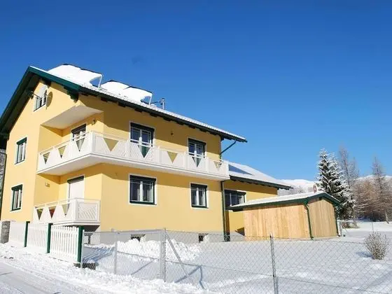 First Floor Appartment With Sealed Staircase for Extra Privacy