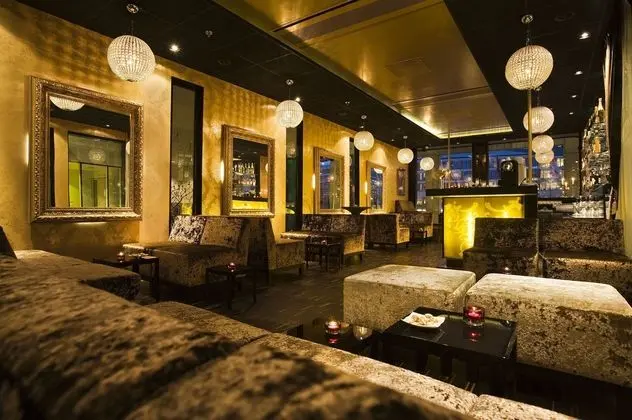 First Hotel G - Lobi