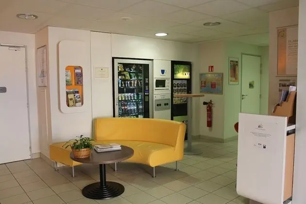 First Inn Hotel - Lobi