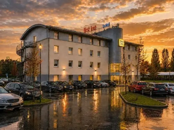 First Inn Hotel Les Ulis - Öne Çıkan Resim