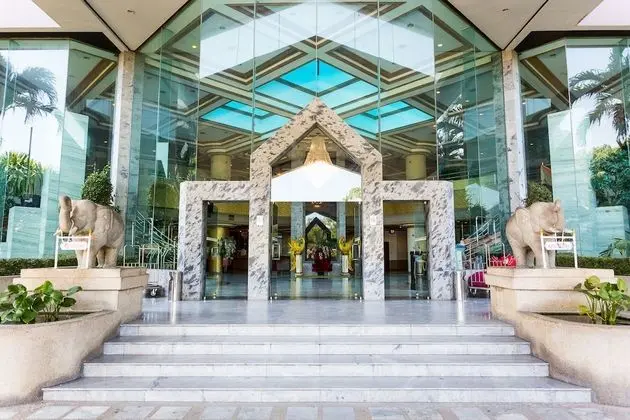 First Pacific Hotel And Convention - Dış Mekan